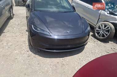 Седан Tesla Model 3 2024 в 
