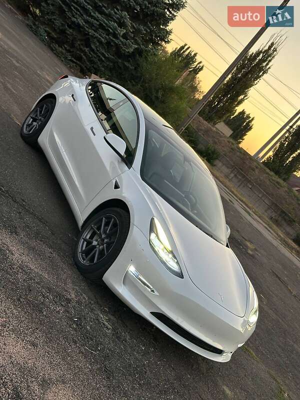 Седан Tesla Model 3 2022 в Кривому Розі