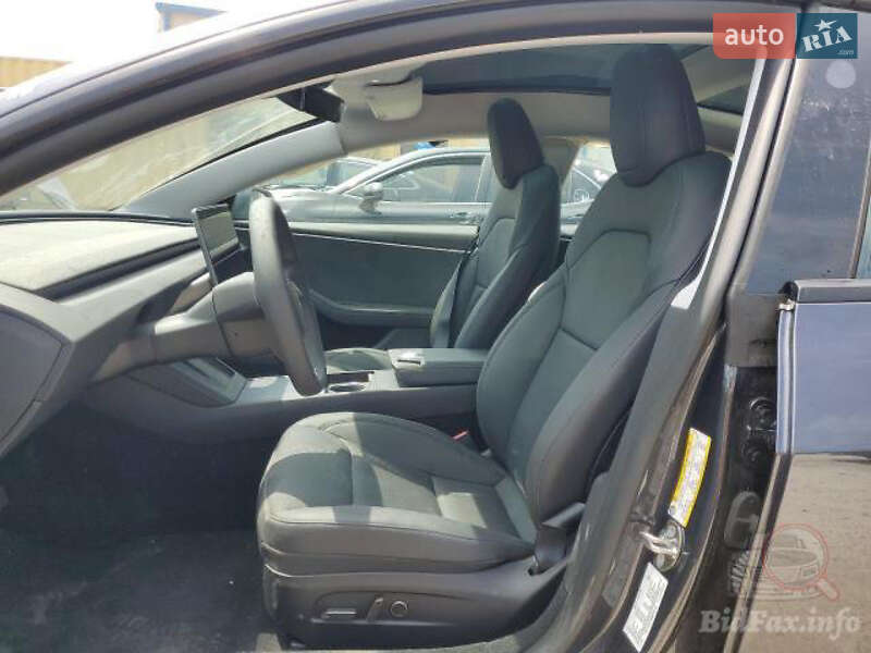 Седан Tesla Model 3 2024 в Самборе
