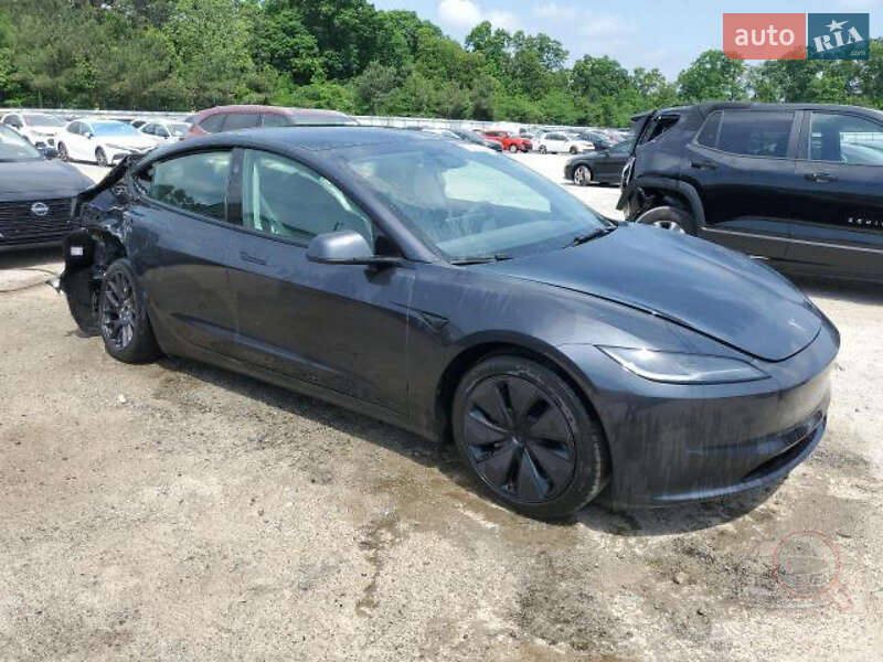 Седан Tesla Model 3 2024 в Самборе