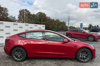 Седан Tesla Model 3 2022 в 