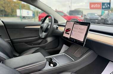 Седан Tesla Model 3 2022 в 