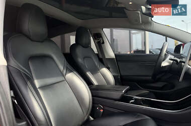Седан Tesla Model 3 2019 в 