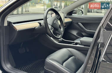 Седан Tesla Model 3 2019 в 