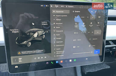Седан Tesla Model 3 2020 в 