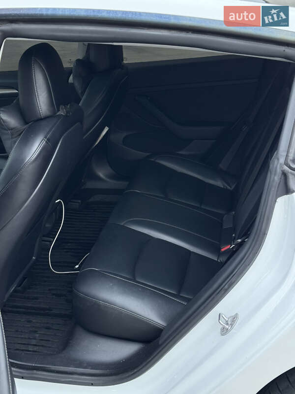 Седан Tesla Model 3 2021 в Луцьку
