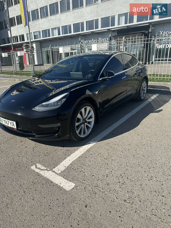 Седан Tesla Model 3 2019 в 