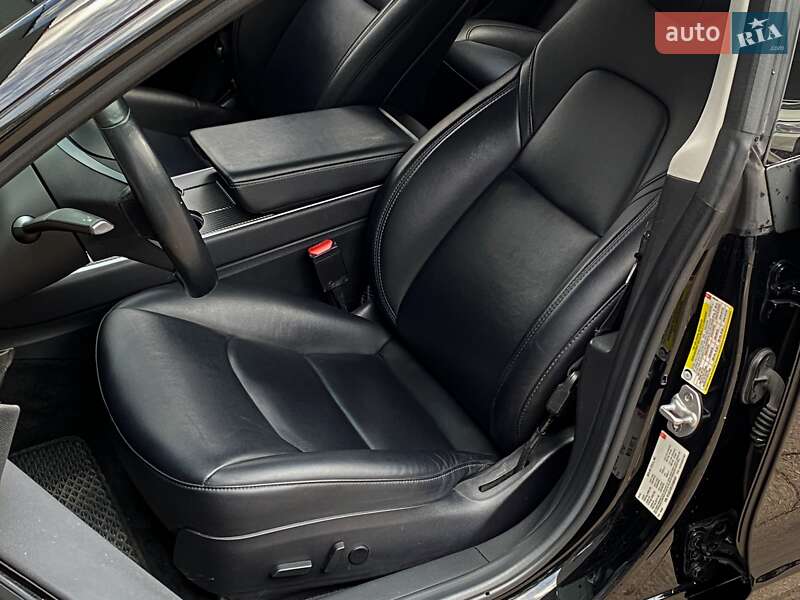 Седан Tesla Model 3 2018 в Києві