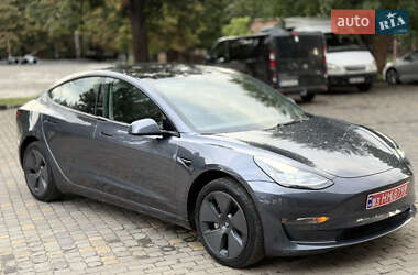 Седан Tesla Model 3 2022 в 