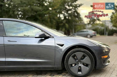 Седан Tesla Model 3 2022 в 