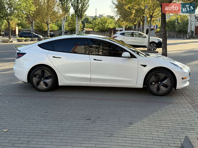 Седан Tesla Model 3 2021 в Днепре
