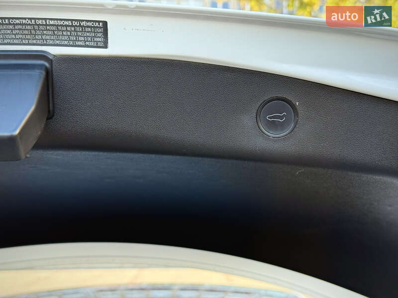 Седан Tesla Model 3 2021 в Днепре