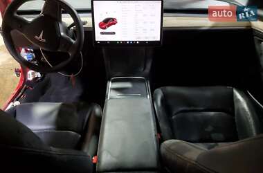 Седан Tesla Model 3 2023 в 