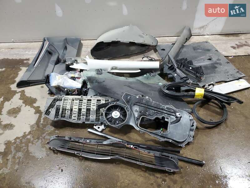 Седан Tesla Model 3 2022 в Киеве