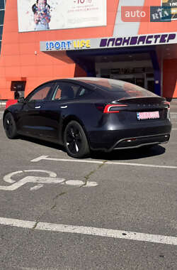 Седан Tesla Model 3 2024 в 