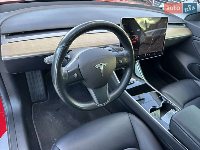 Седан Tesla Model 3 2018 в Ивано-Франковске