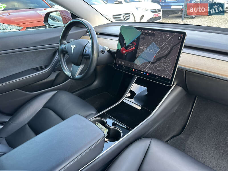 Седан Tesla Model 3 2018 в Ивано-Франковске