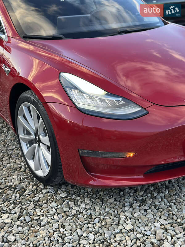 Седан Tesla Model 3 2018 в Ивано-Франковске