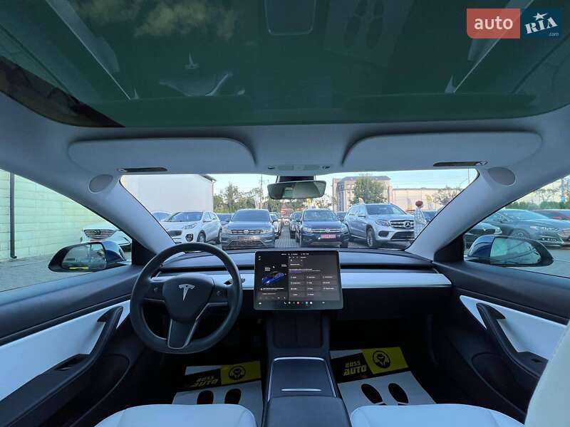Седан Tesla Model 3 2020 в Івано-Франківську