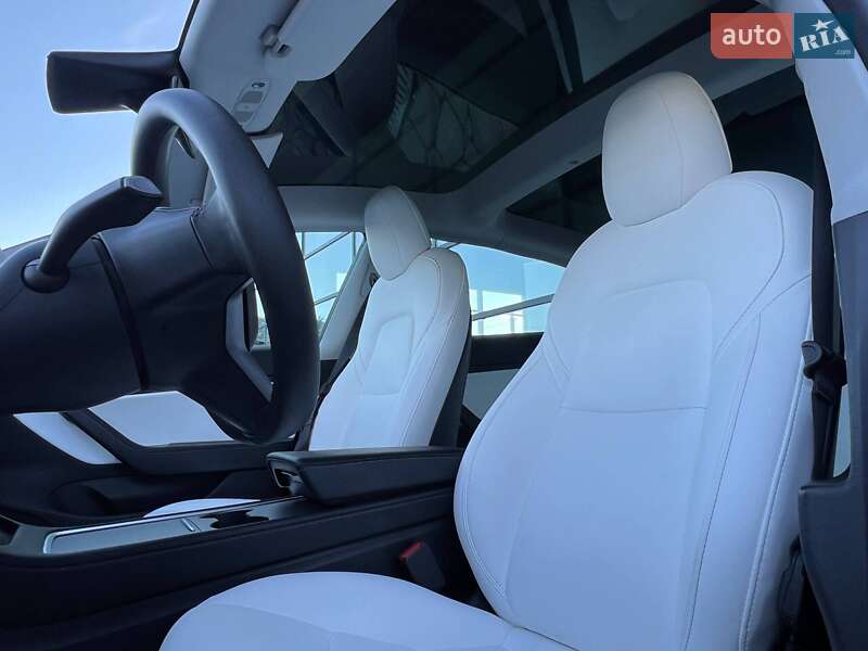 Седан Tesla Model 3 2020 в Івано-Франківську
