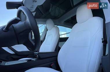 Седан Tesla Model 3 2020 в 