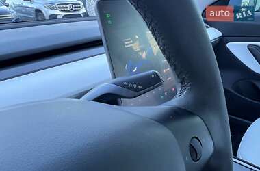 Седан Tesla Model 3 2020 в 