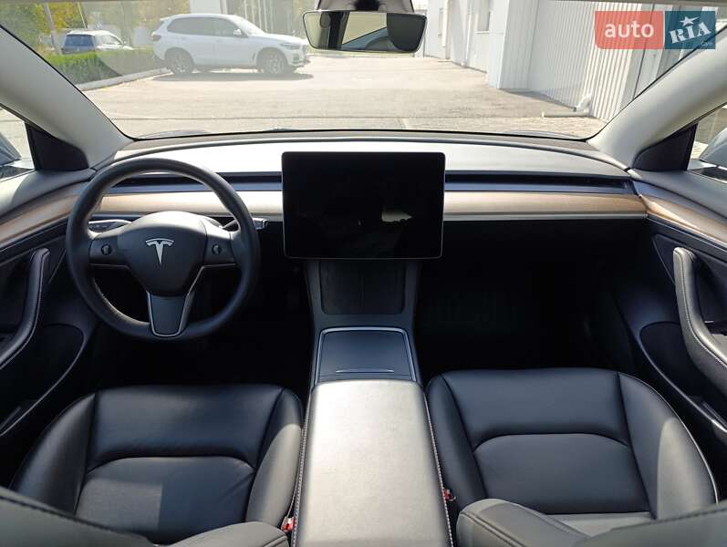 Седан Tesla Model 3 2022 в Кременчуці