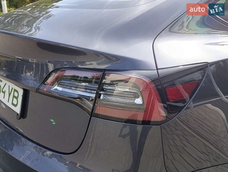 Седан Tesla Model 3 2022 в Кременчуці