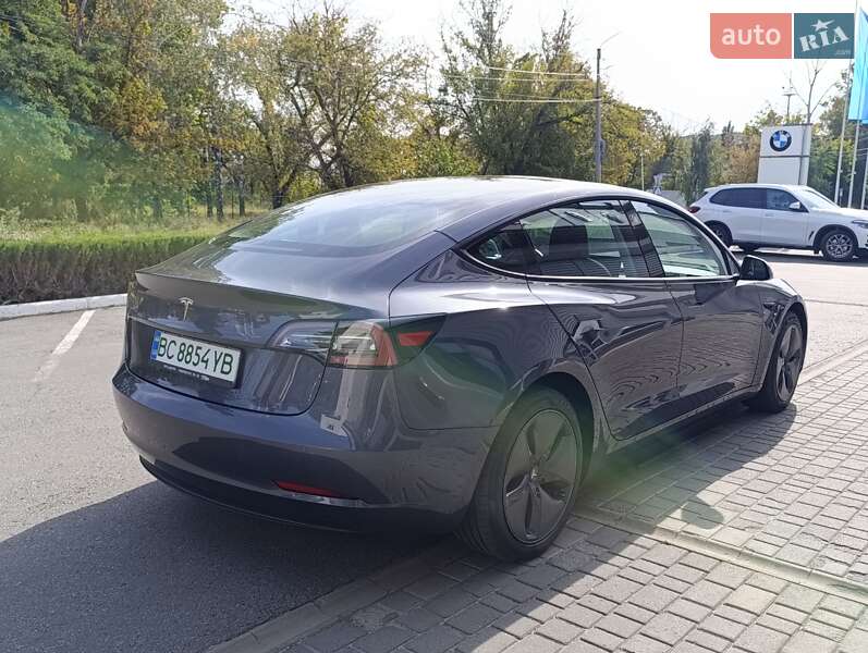 Седан Tesla Model 3 2022 в Кременчуці