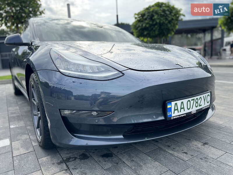 Седан Tesla Model 3 2018 в Луцке