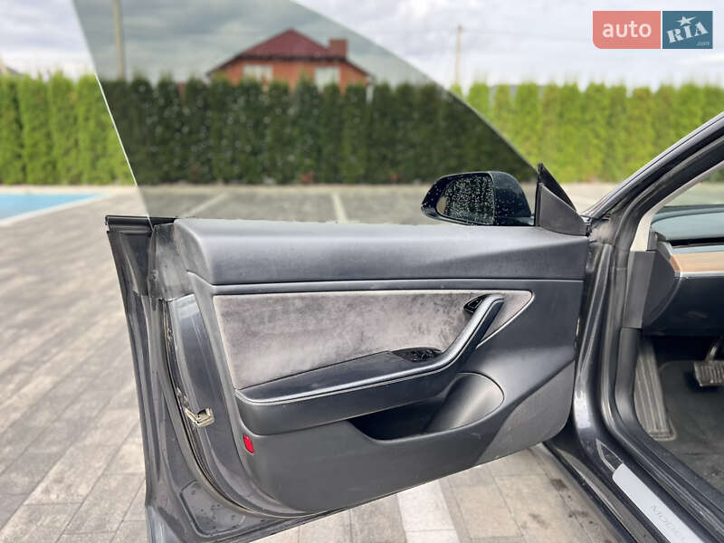 Седан Tesla Model 3 2018 в Луцке