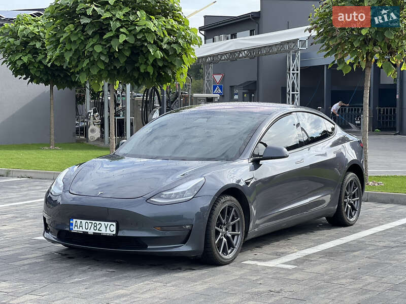 Седан Tesla Model 3 2018 в Луцке
