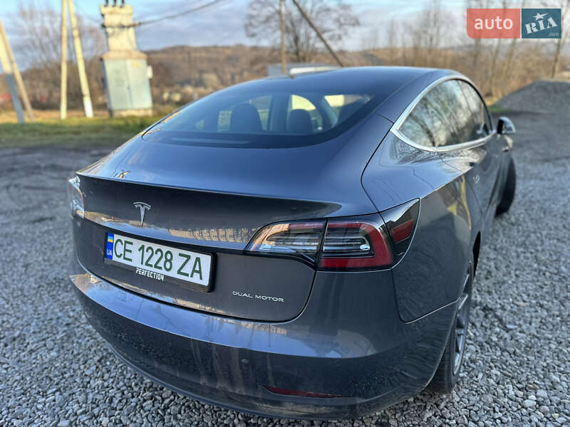 Седан Tesla Model 3 2019 в Черновцах