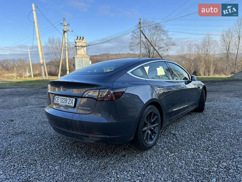 Седан Tesla Model 3 2019 в Черновцах