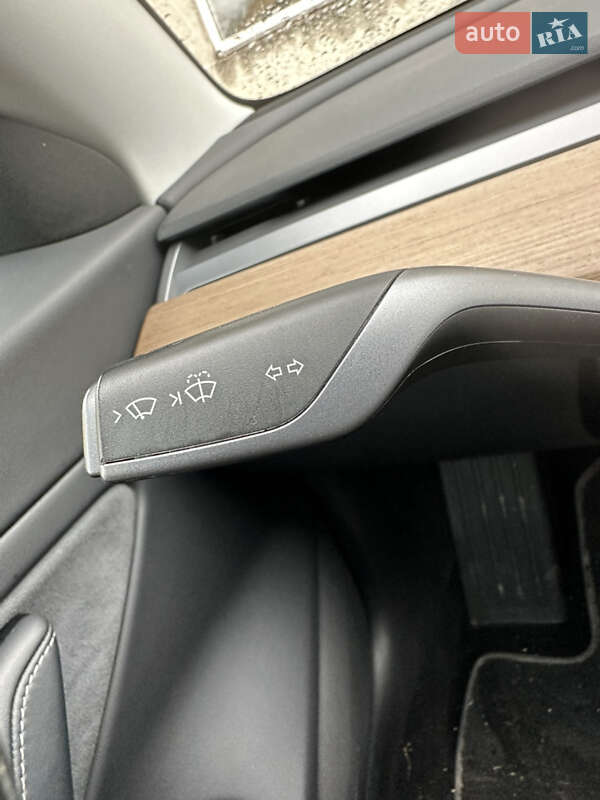 Седан Tesla Model 3 2019 в Черновцах