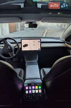 Седан Tesla Model 3 2021 в 