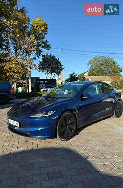 Седан Tesla Model 3 2024 в 