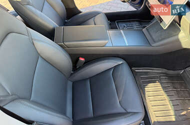 Седан Tesla Model 3 2024 в 