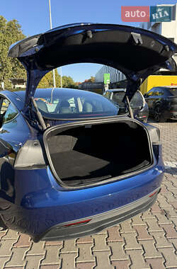 Седан Tesla Model 3 2024 в 