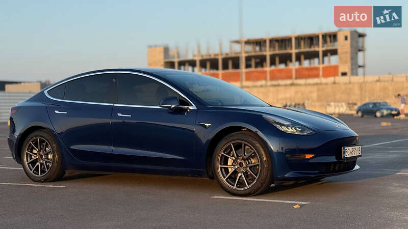 Седан Tesla Model 3 2018 в Львові