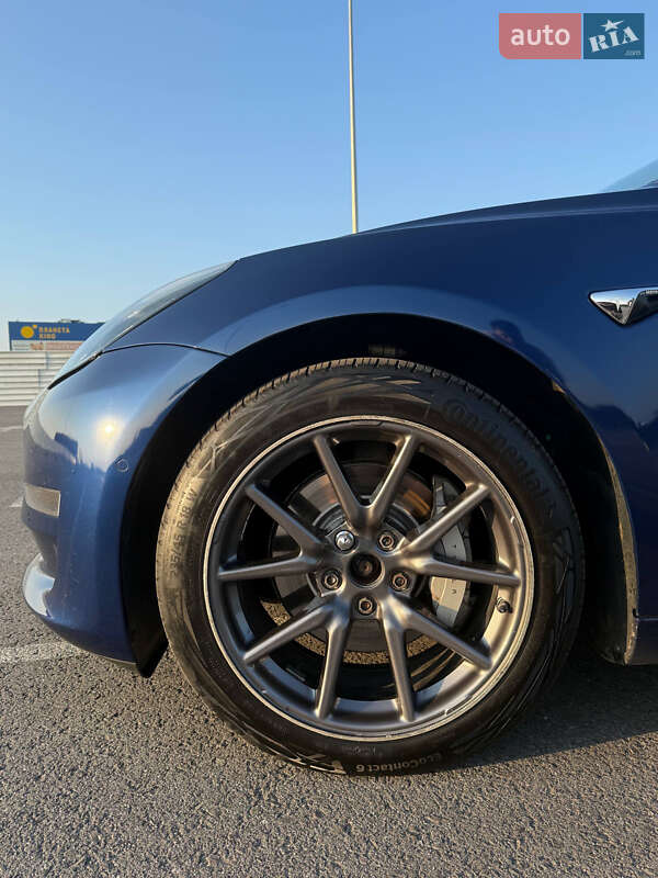 Седан Tesla Model 3 2018 в Львові