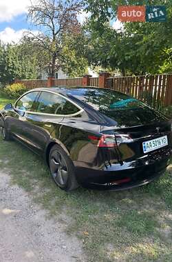Седан Tesla Model 3 2020 в 