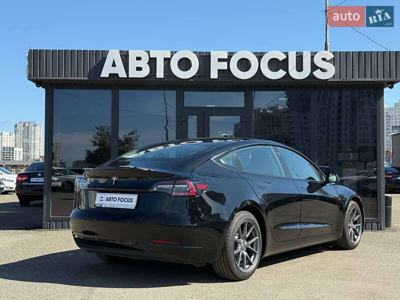 Седан Tesla Model 3 2020 в Киеве