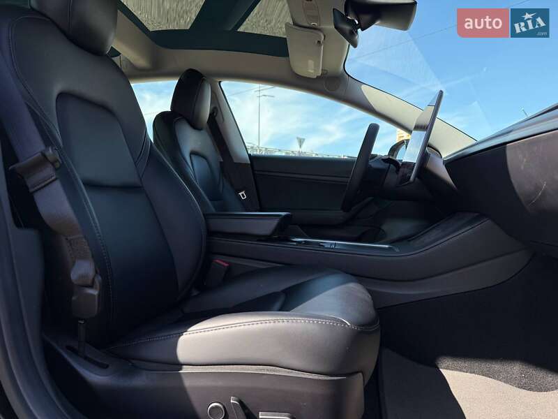 Седан Tesla Model 3 2020 в Киеве
