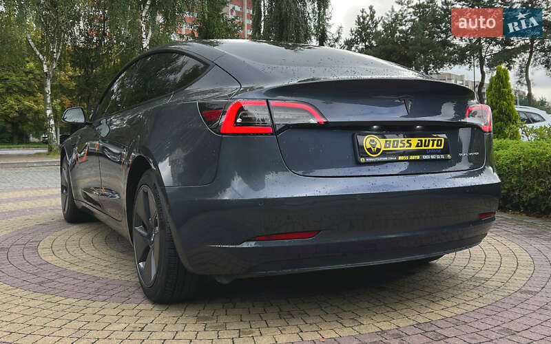 Седан Tesla Model 3 2022 в Львові