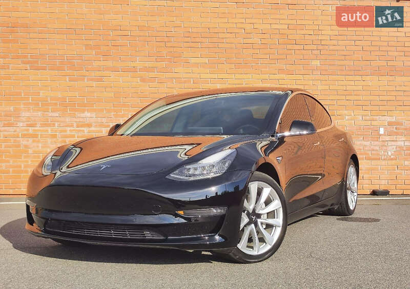 Седан Tesla Model 3 2019 в 