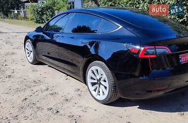 Седан Tesla Model 3 2022 в 