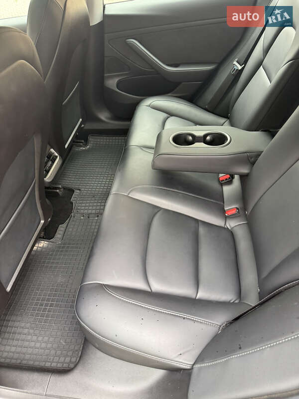 Седан Tesla Model 3 2020 в Ужгороде