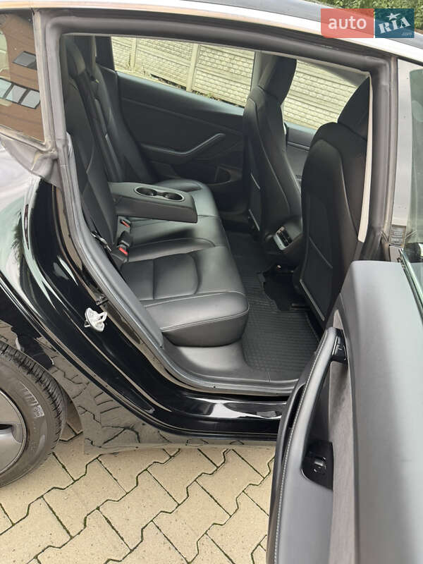 Седан Tesla Model 3 2020 в Ужгороде