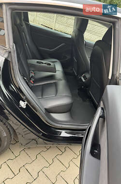 Седан Tesla Model 3 2020 в 